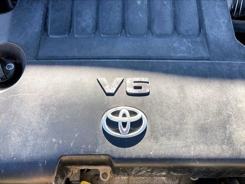 Used 2010 Toyota RAV4 Limited AWD/4WD image 34
