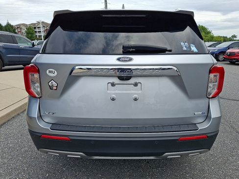 Used 2020 Ford Explorer XLT w/ Equipment Group 202A AWD/4WD image 6