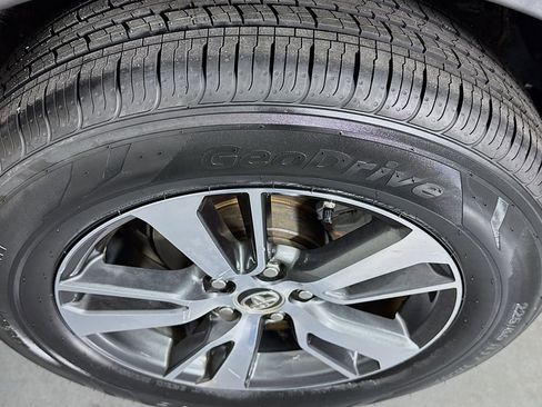 Used 2018 Toyota RAV4 XLE image 33