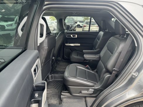 Used 2022 Ford Explorer XLT w/ Equipment Group 202A AWD/4WD image 9