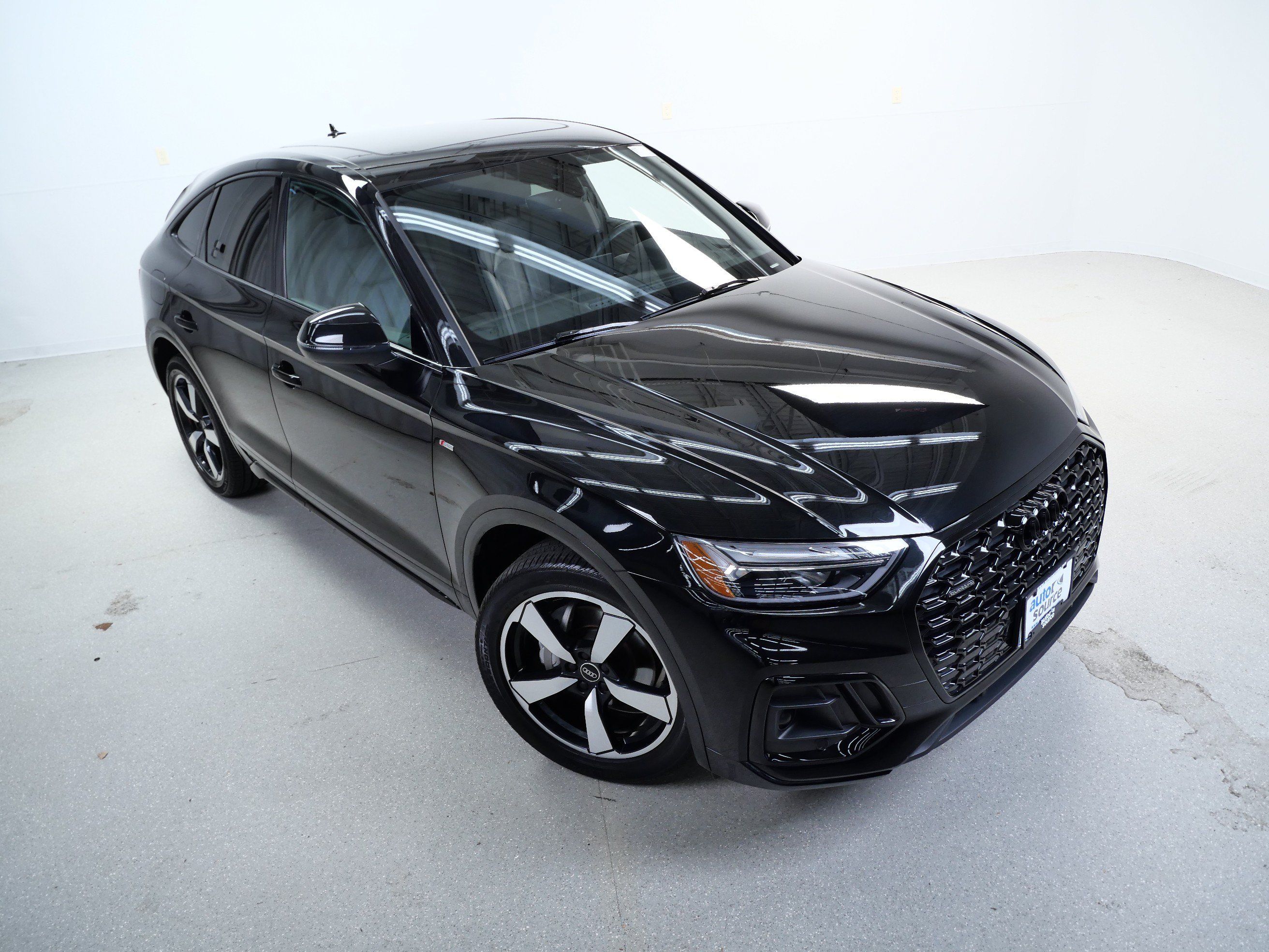 Used 2023 Audi Q5 2.0T Premium Plus w/ Premium Plus Package AWD/4WD image 4