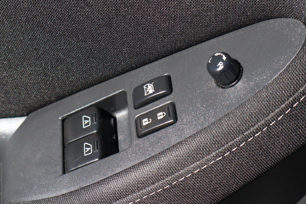 Used 2014 Nissan 370Z Coupe RWD image 18