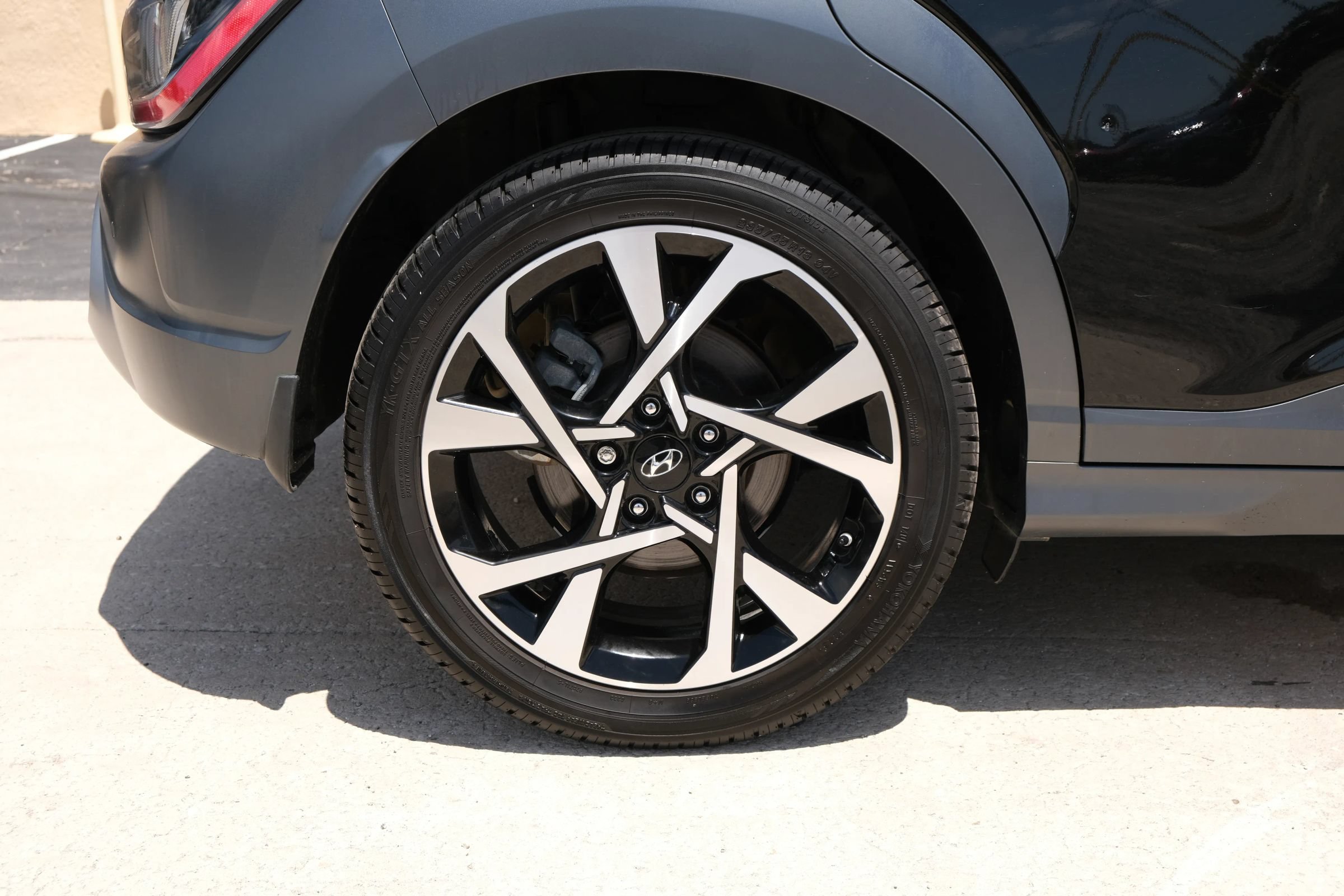 Used 2022 Hyundai Kona Limited FWD image 19