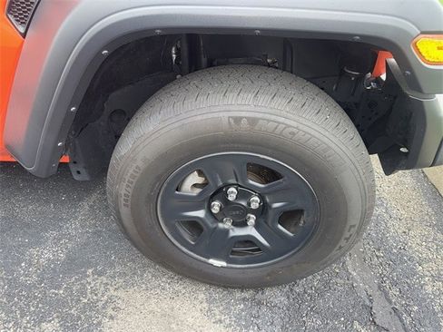 Used 2023 Jeep Wrangler Sport image 37