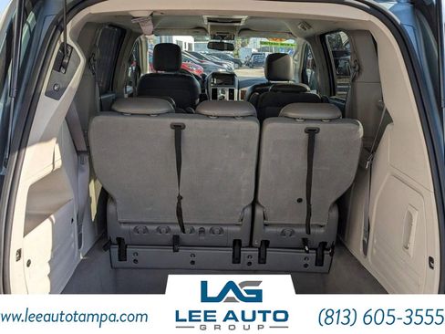 Used 2010 Chrysler Town & Country Touring image 10