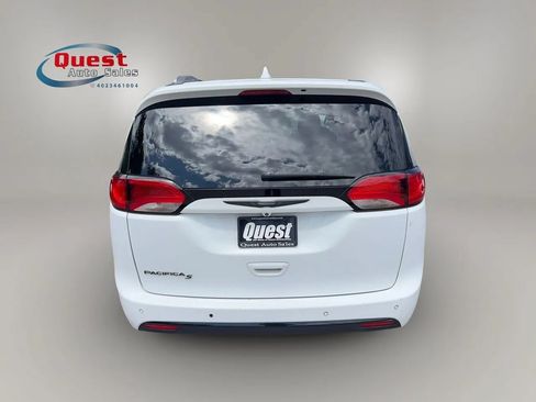 Used 2019 Chrysler Pacifica Touring Plus w/ Advanced Safetytec Group FWD image 4