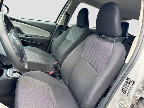 Used 2017 Toyota Yaris L image 19