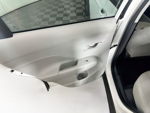 Used 2025 Hyundai Kona SEL FWD image 25
