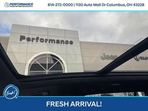 Used 2025 Chevrolet Traverse RS image 20