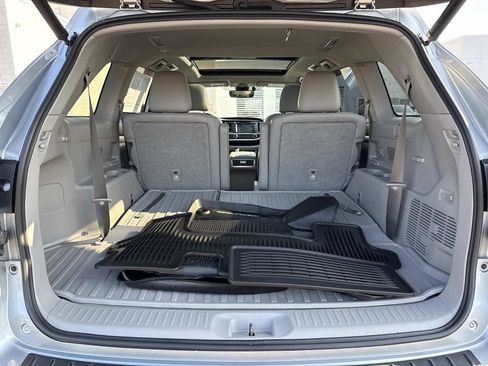 Used 2018 Toyota Highlander Limited Platinum AWD/4WD image 13