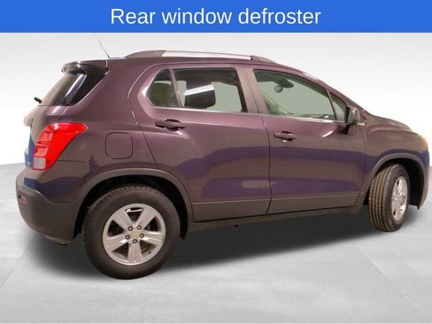 Used 2016 Chevrolet Trax LT w/ LT Sun and Sound Package image 8