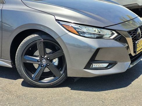 Certified 2022 Nissan Sentra SR FWD image 9