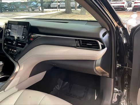 Used 2021 Toyota Camry SE image 38