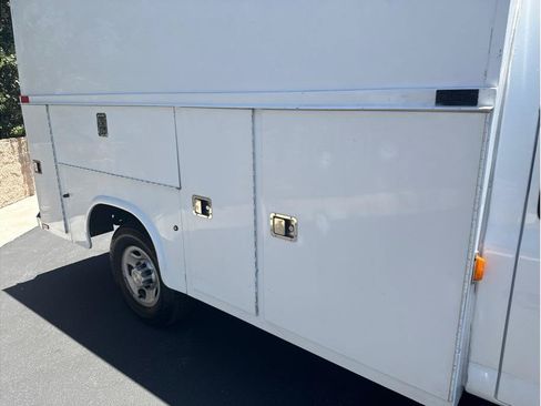 Used 2016 Chevrolet Express 3500 w/ Chrome Appearance Package RWD image 19