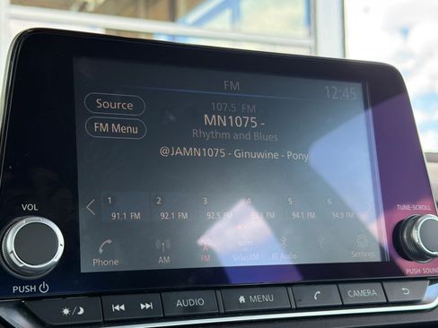 Used 2025 Nissan Altima 2.5 SV FWD image 19
