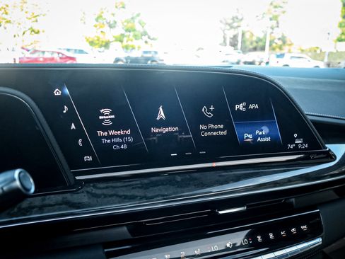 Used 2024 Cadillac Escalade Premium Luxury image 23