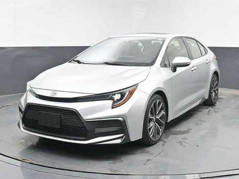 Used 2020 Toyota Corolla SE w/ SE Premium Package FWD image 5