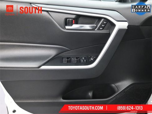 Used 2022 Toyota RAV4 XLE Premium image 21