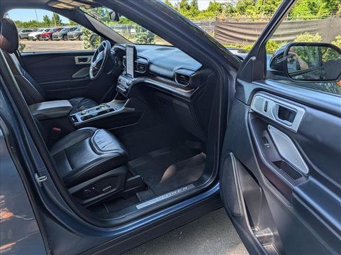 Used 2020 Ford Explorer Platinum w/ Premium Technology Package AWD/4WD image 12