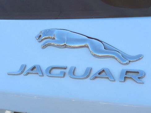 Used 2020 Jaguar E-PACE SE image 9