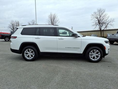 Used 2023 Jeep Grand Cherokee L Limited image 3