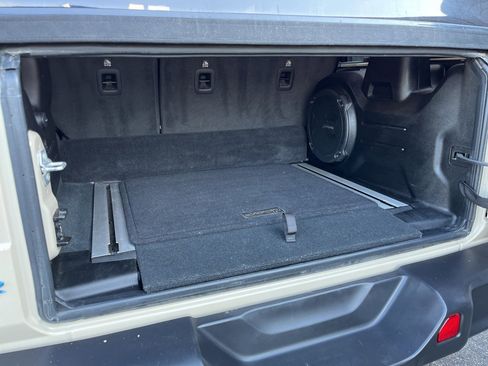 Used 2022 Jeep Wrangler Unlimited Sahara w/ Cold Weather Group image 29