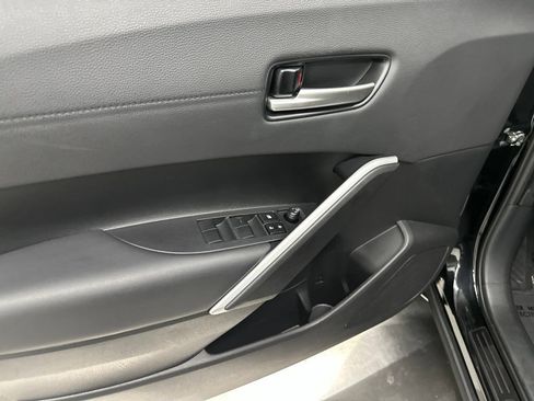 Used 2025 Toyota Corolla Cross XLE FWD image 15