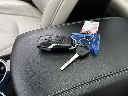 Used 2016 Ford Edge Titanium w/ Equipment Group 301A image 17