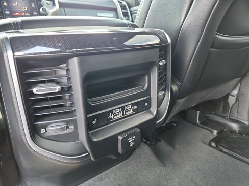 Used 2019 RAM 1500 Laramie AWD/4WD image 16