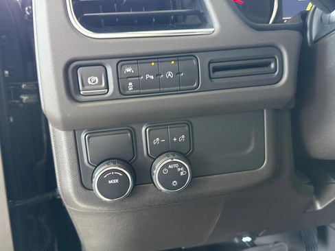 Used 2024 Chevrolet Tahoe LS RWD image 27