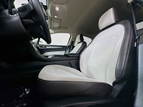 Used 2020 Ford Fusion SE w/ Equipment Group 151A image 18