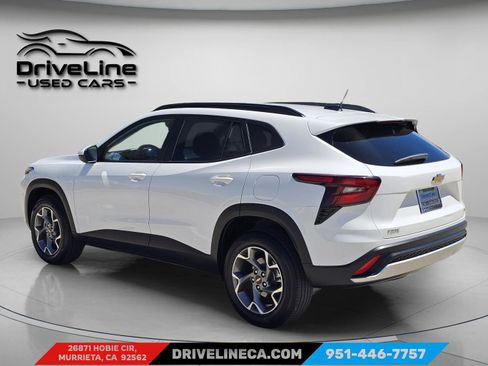 Used 2025 Chevrolet Trax LT image 8