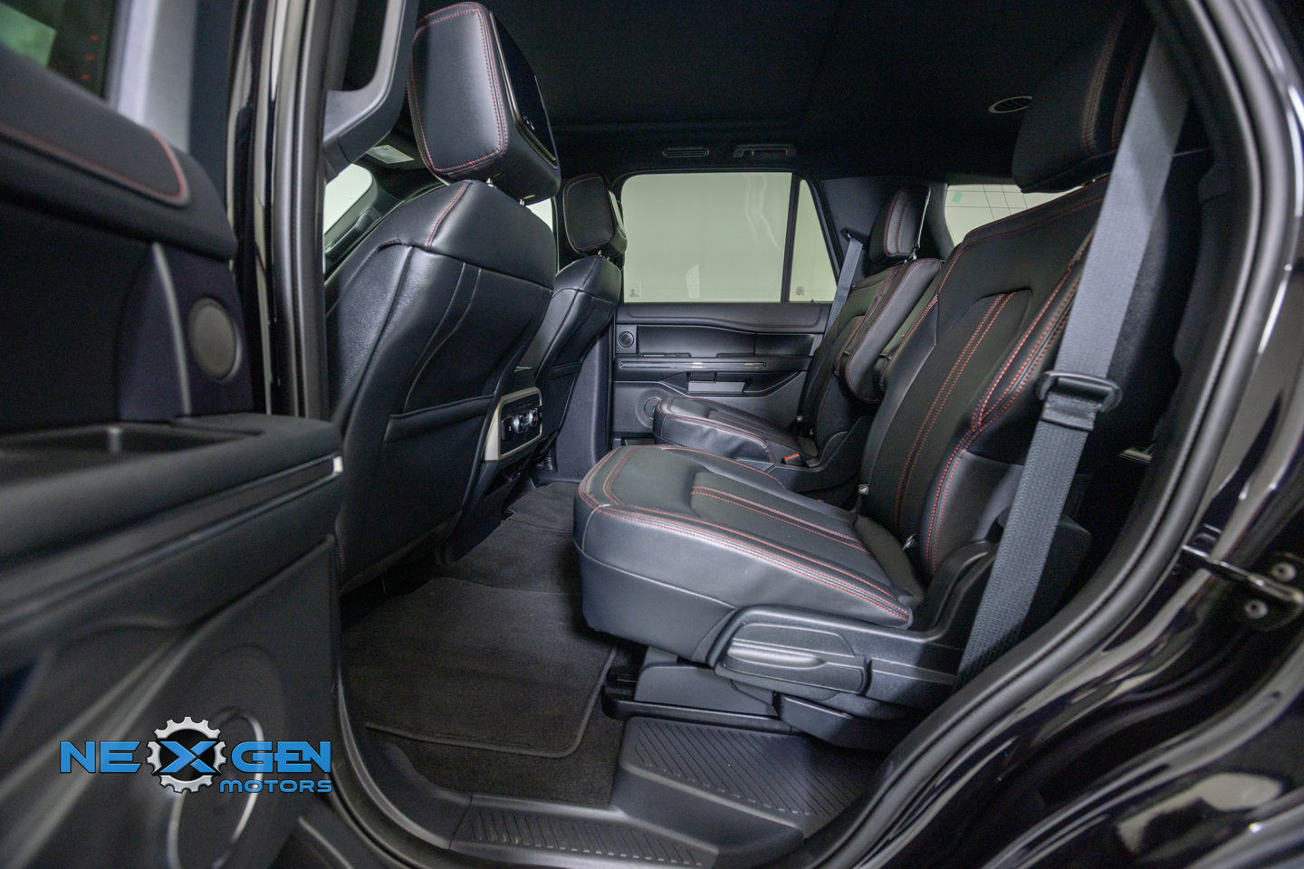 Used 2024 Ford Expedition Limited AWD/4WD image 30