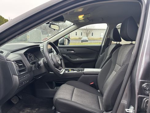 Used 2024 Nissan Rogue SV image 13