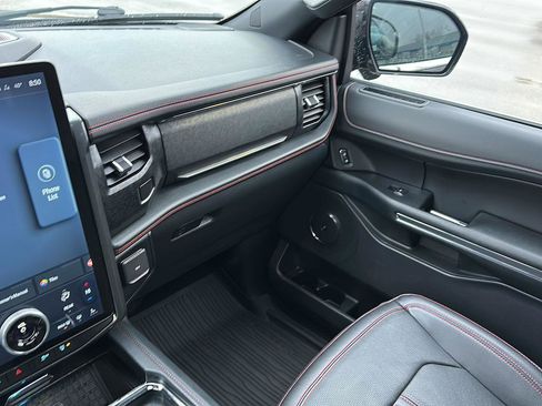 Used 2024 Ford Expedition Limited image 41