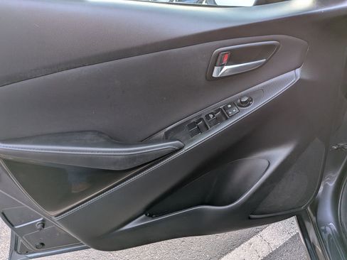 Used 2018 Toyota Yaris iA image 14