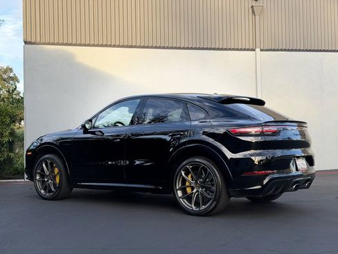 Used 2023 Porsche Cayenne Turbo S image 9