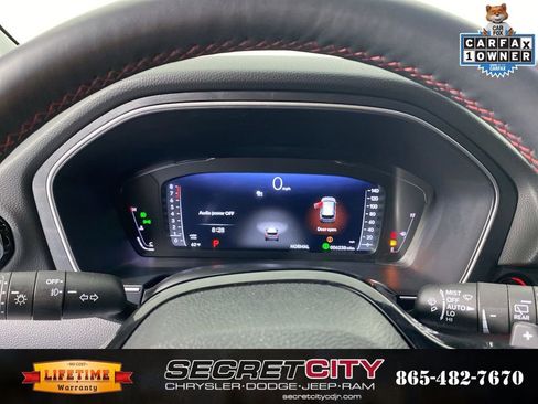 Used 2025 Honda Pilot Black Edition image 17