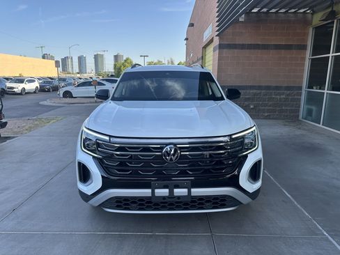 Used 2024 Volkswagen Atlas Peak Edition SEL image 8