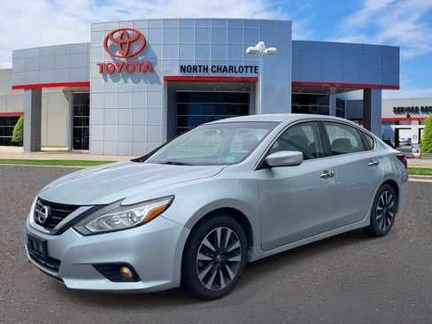 Used 2018 Nissan Altima 2.5 SV FWD image 3