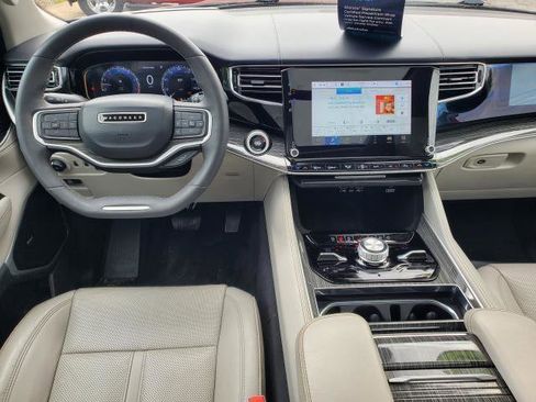 Used 2022 Jeep Wagoneer Series III w/ Premium Group I AWD/4WD image 24