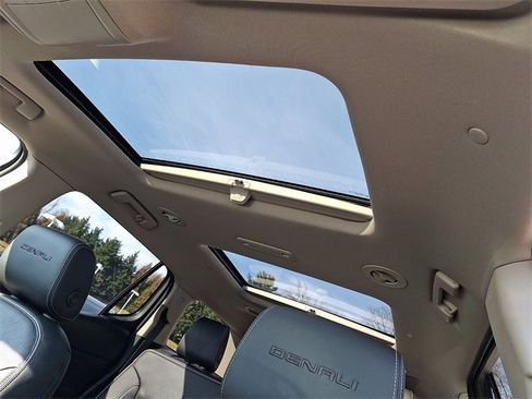 Used 2018 GMC Acadia Denali w/ Technology Package image 16