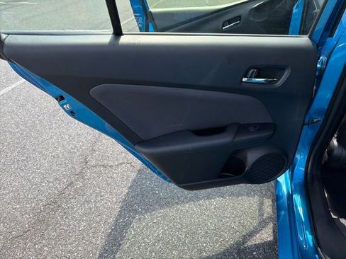 Used 2020 Toyota Prius LE AWD/4WD image 14
