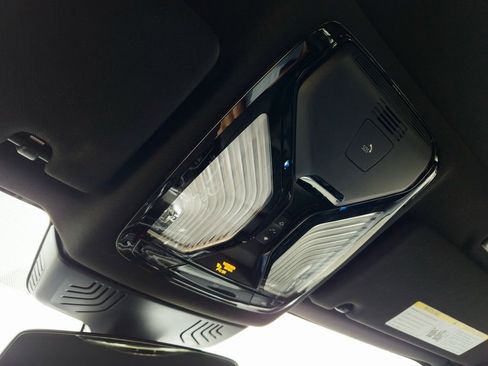 Used 2021 BMW 530e xDrive w/ M Sport Package image 19