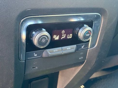 Used 2025 GMC Yukon XL Denali AWD/4WD image 24