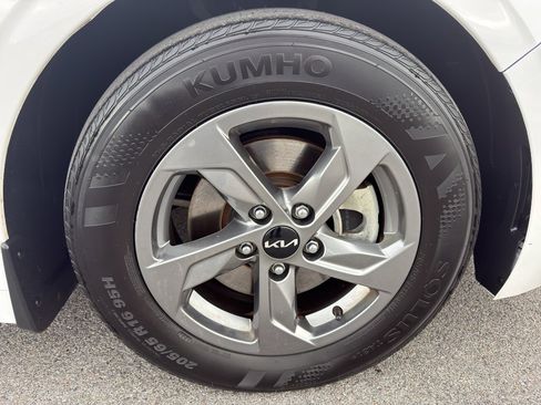 Used 2023 Kia K5 LXS image 17