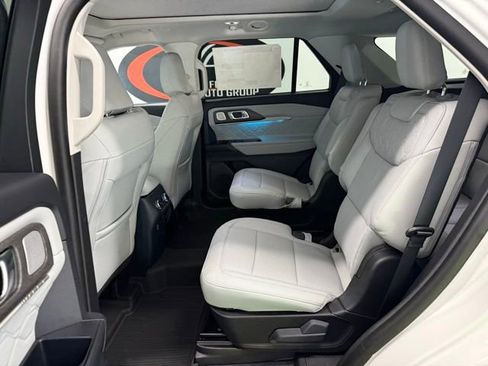 New 2026 Ford Explorer Platinum image 16