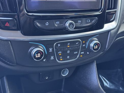 Certified 2023 Chevrolet Traverse LT w/ Rear Camera Mirror Package image 24