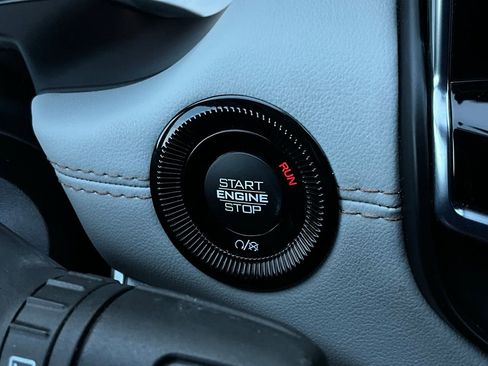 Used 2025 Jeep Compass Limited image 29