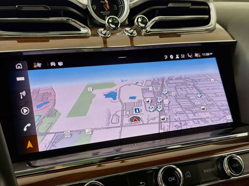 Used 2023 Bentley Bentayga AWD/4WD image 13